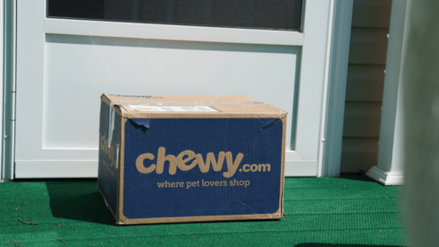 Chewy: more sales, fewer active customers