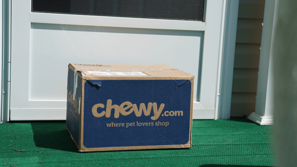 Chewy: more sales, fewer active customers