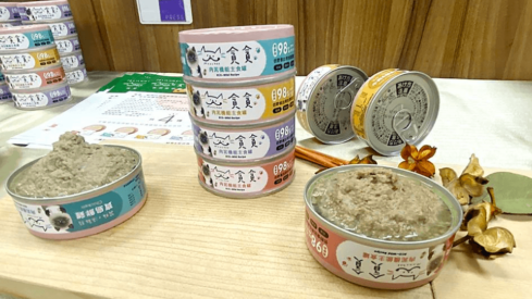 Silkworm now also good for pet food?