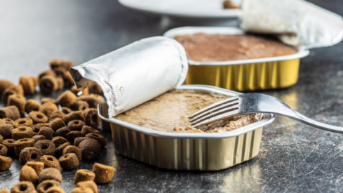 What are the latest pet food formulation trends?
