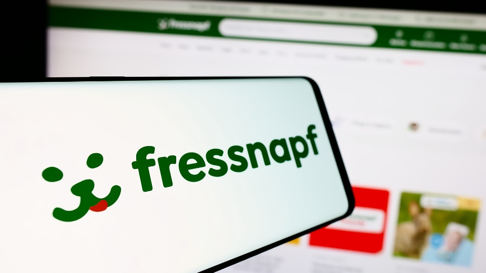 Will Fressnapf achieve a 10% annual revenue increase through 2026?