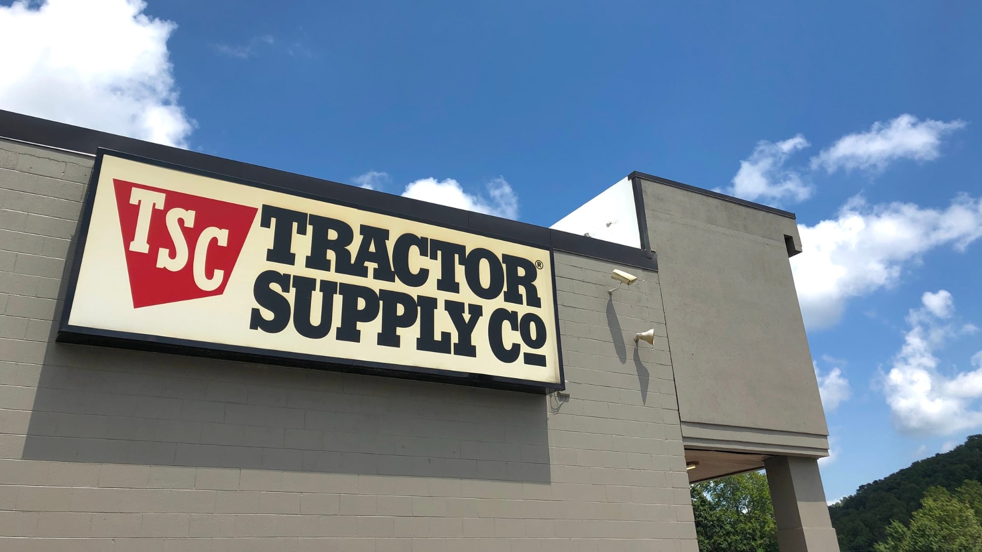 Tractor Supply completes Allivet acquisition to enter vet pharma space