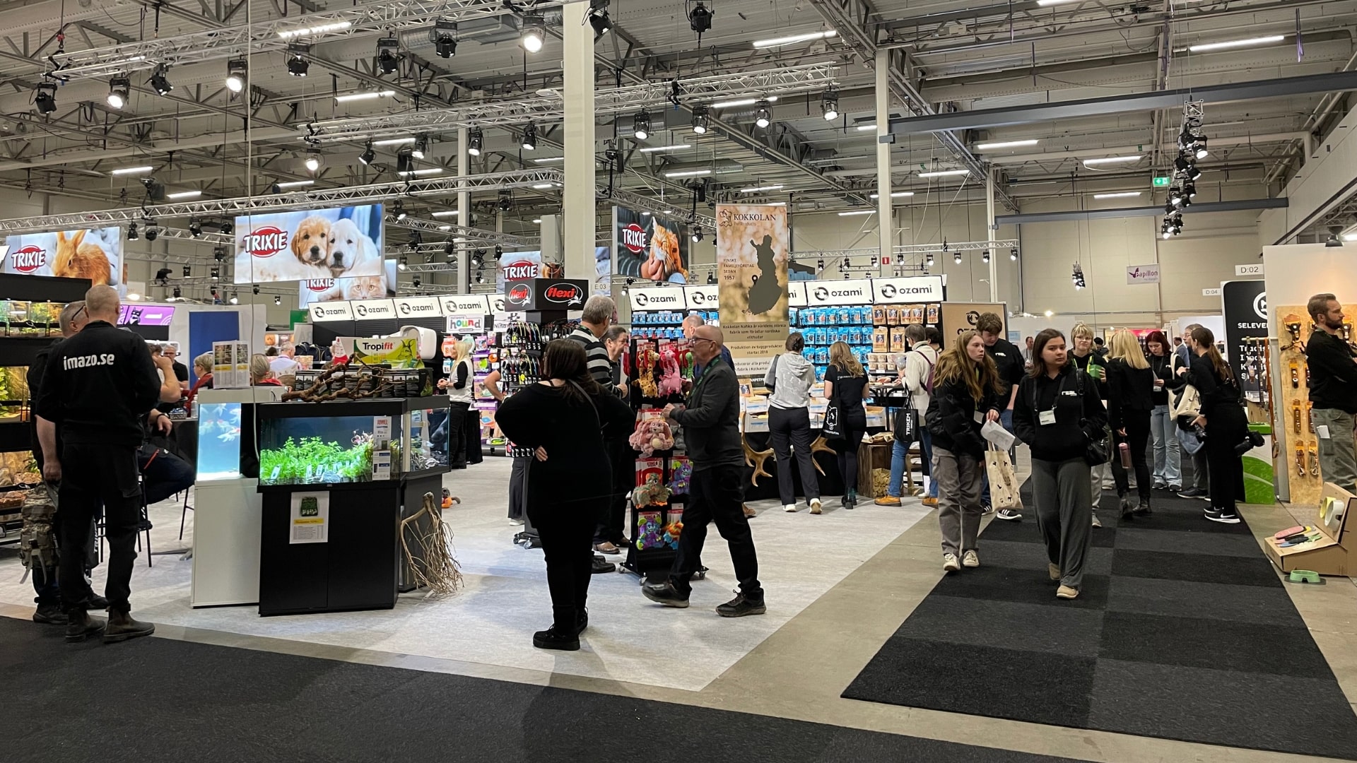 ZoorfExpo visitors and booths.