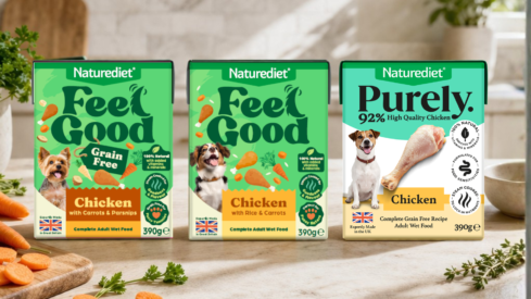Steam-cooked, natural wet dog food without nasties