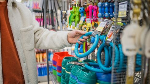 European retailers launch specialized pet care store concepts